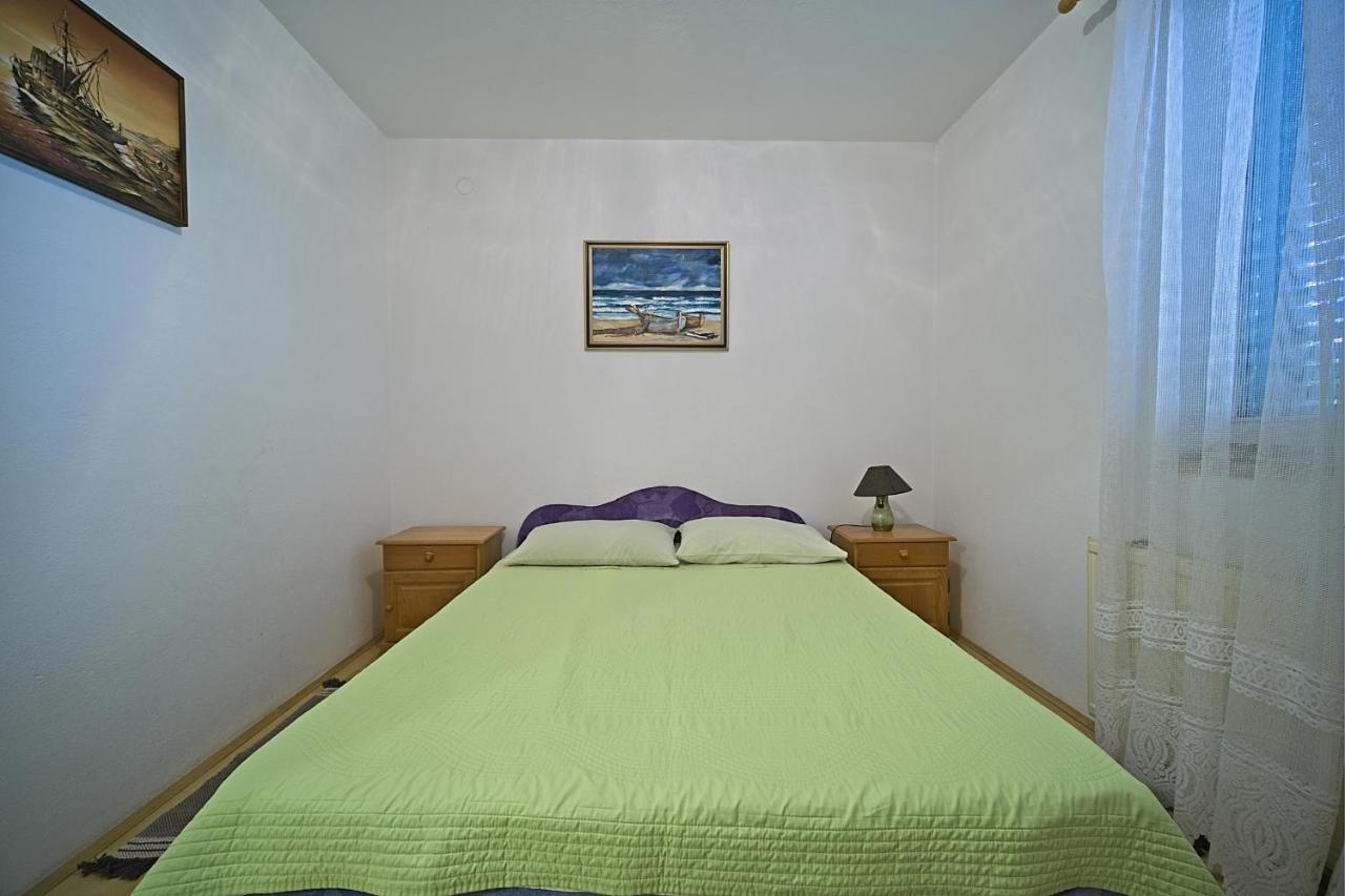 Apartment Renata Postira Bagian luar foto